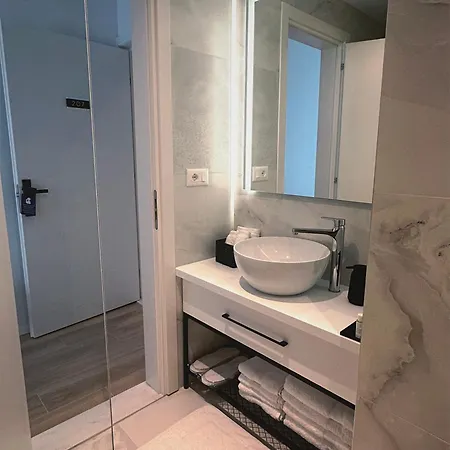 Hotel 19