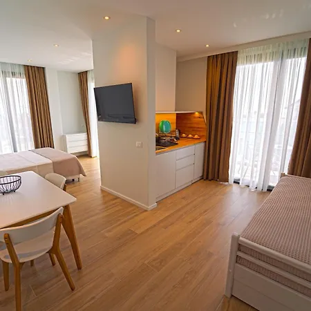 Hotel 19 Dhermi