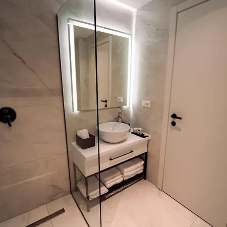 19 Hotel