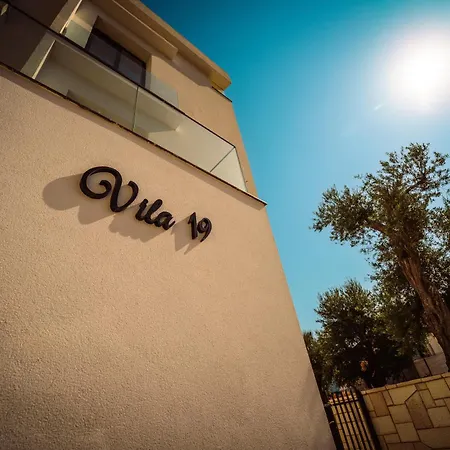 19 Hotel 3*
