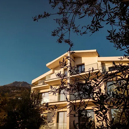 19 Hotel